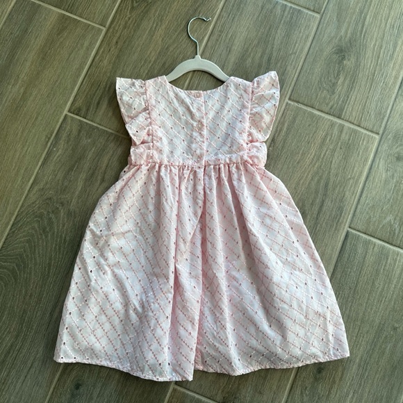 Laura Ashley flutter sleeve pink eyelet embroidered dress with floral detail 4T - Picture 2 of 4